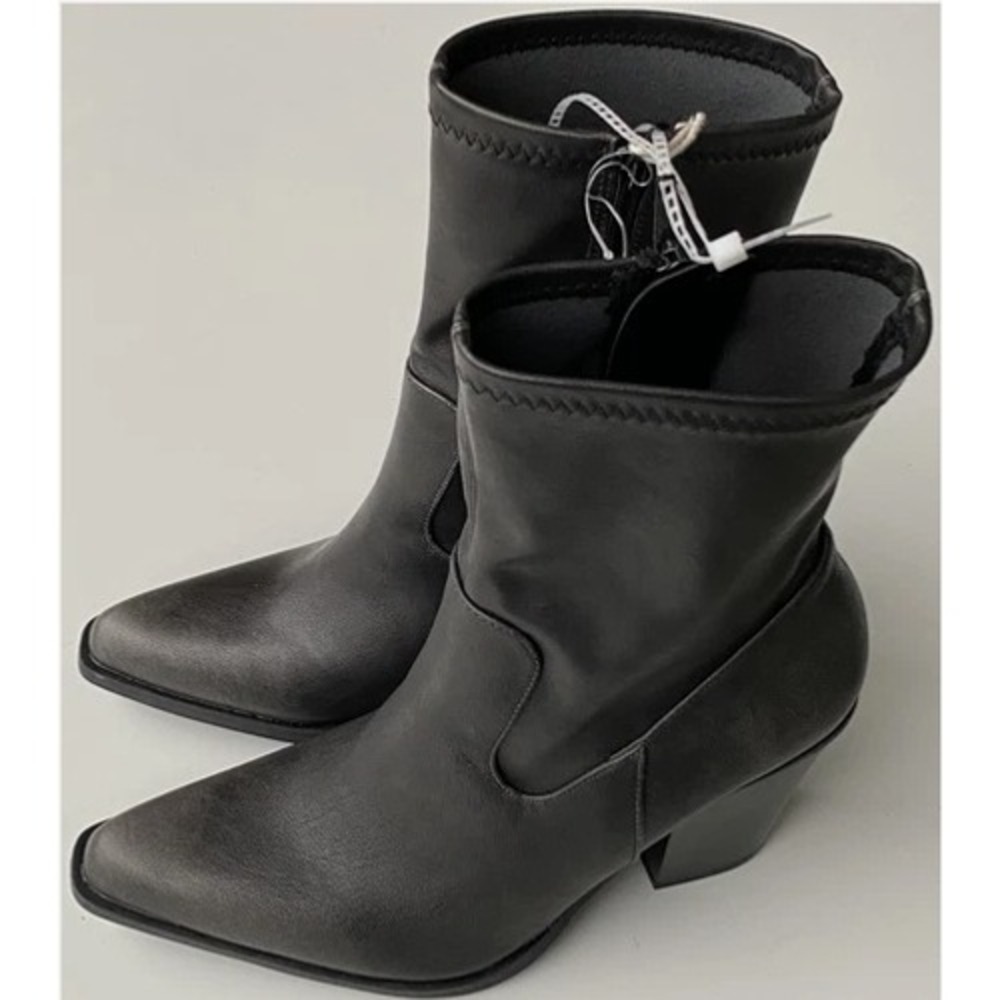 Sincerely Jules | Leann Black/Gray Distressed Boots | Size 9M